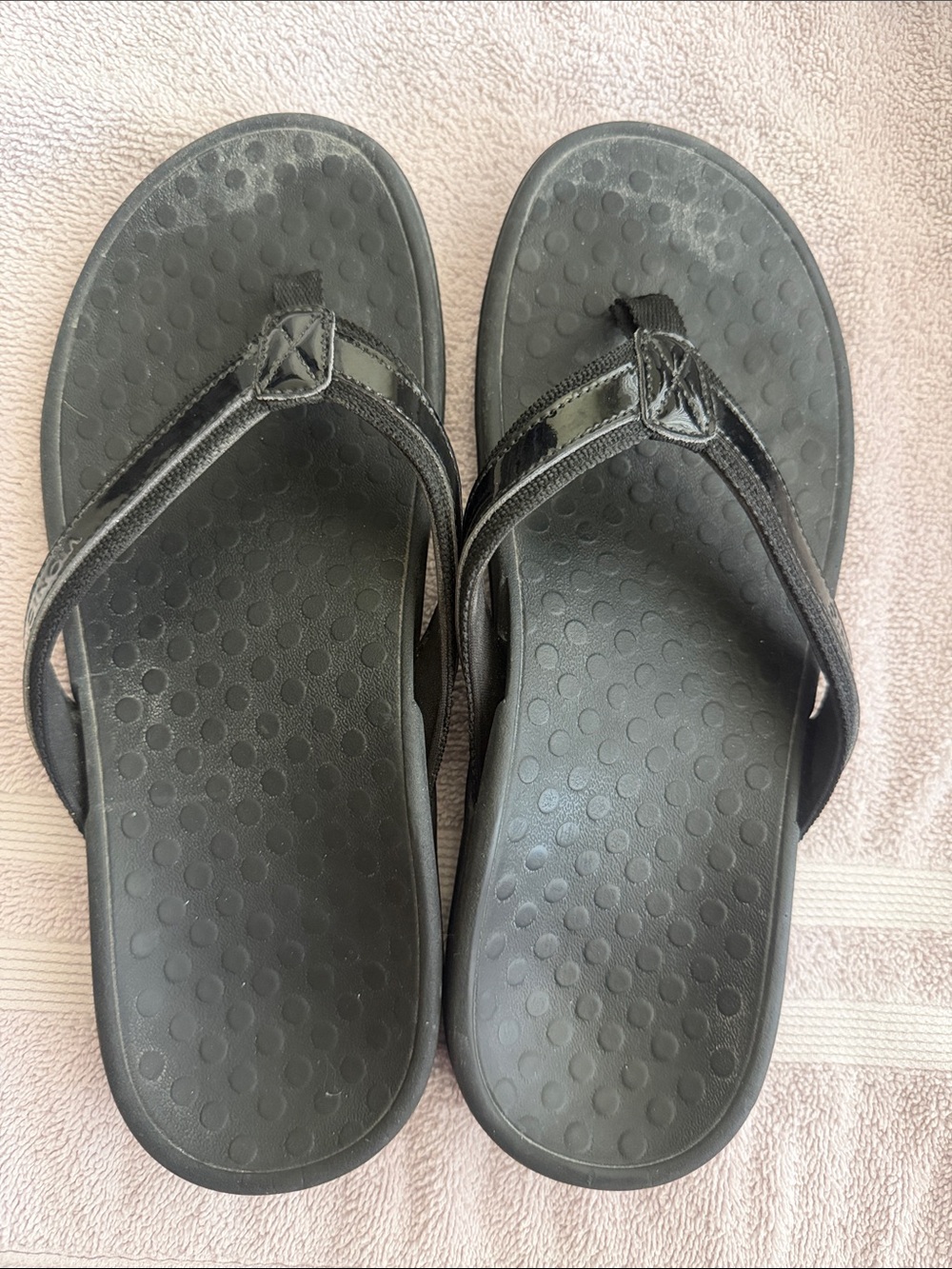 Vionic Black Patent Strap Flip Flop Sandals